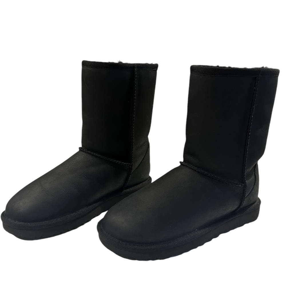 UGG Classic Short Leather